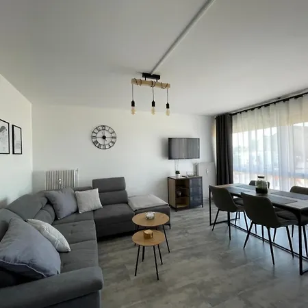 Superbe En Rez-de-jardin Avec Vue Apartamento